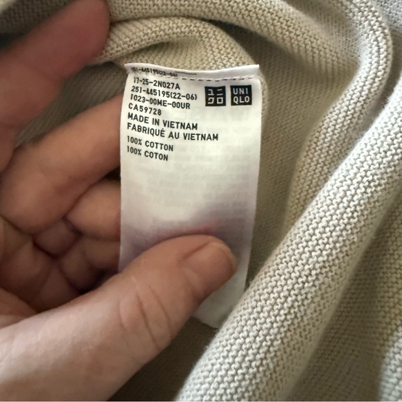 Uniqlo Beige Short Sleeve Tee Woman Size Small - Picture 3 of 4